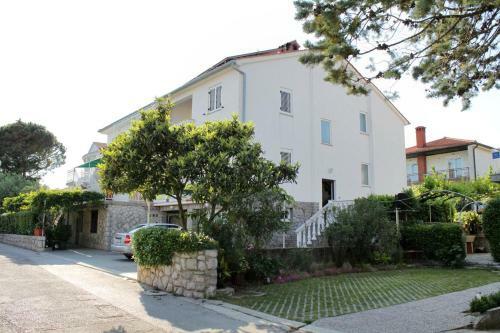 Hostal Rooms With A Parking Space Krk - 5371