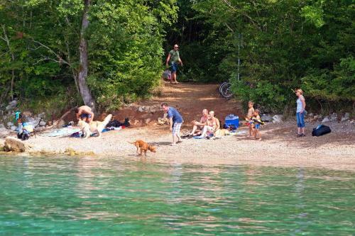 Hostal Rooms With A Parking Space Krk - 5371