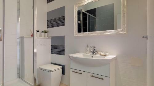 Radovani Luxury Apartment With Private Pool
