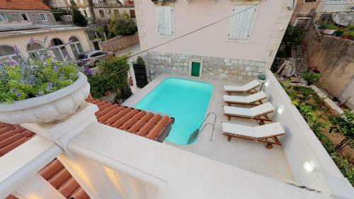 Radovani Luxury Apartment With Private Pool