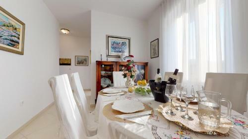 Radovani Luxury Apartment With Private Pool