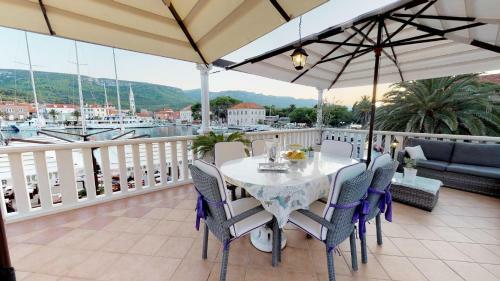 Radovani Luxury Apartment With Private Pool