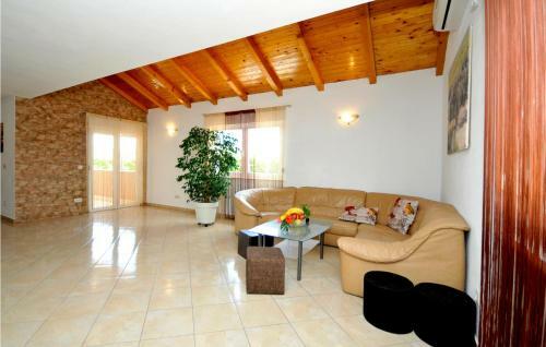 Holiday Home Kastel Stafilic - 01
