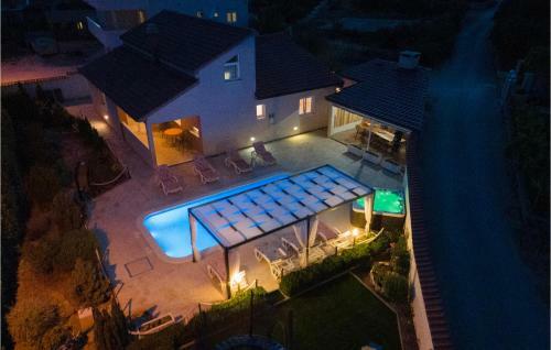 Holiday Home Kastel Stafilic - 01