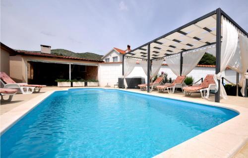Holiday Home Kastel Stafilic - 01