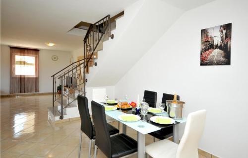 Holiday Home Kastel Stafilic - 01