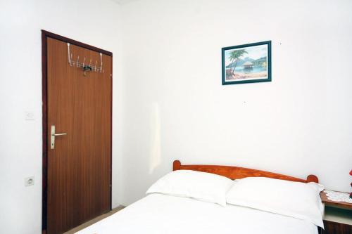 Apartments With A Parking Space Rogoznica - 4800