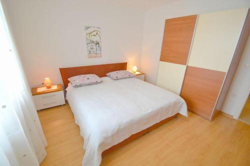 Apartments With A Parking Space Novigrad - 7054