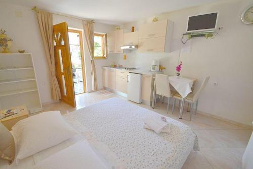 Apartments With A Parking Space Novigrad - 7054
