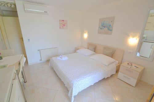 Apartments With A Parking Space Novigrad - 7054