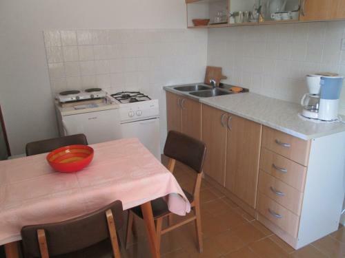 Apartments Vrkljan