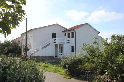 Apartment Novalja 9335b