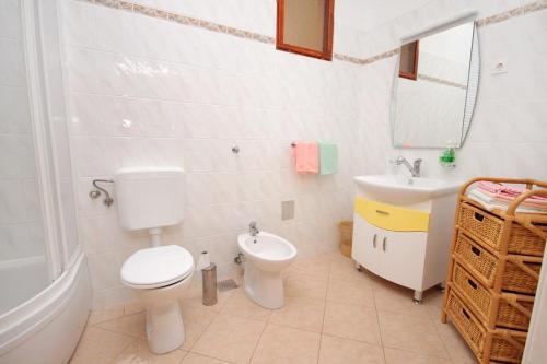 Apartments With A Parking Space Senj - 5562