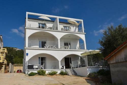 Apartment Stara Novalja 235d