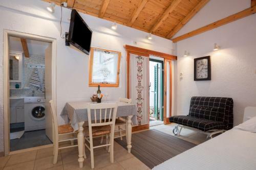 Hostal Guesthouse F