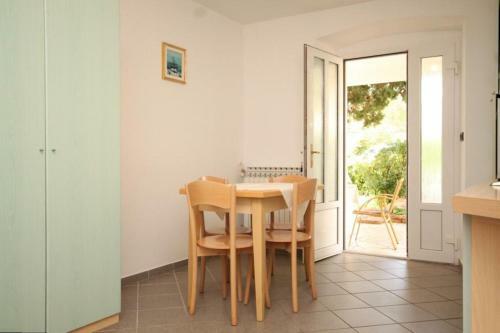 Apartment Nerezine 2518a