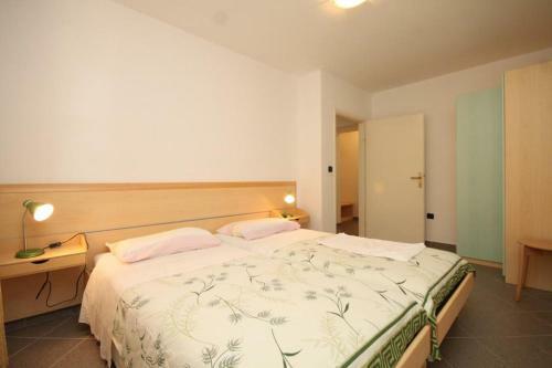 Apartment Nerezine 2518a