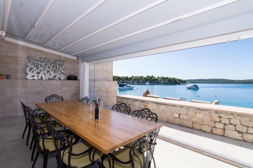 Villa Livingstone Beach House