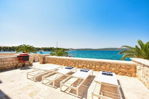 Villa Livingstone Beach House