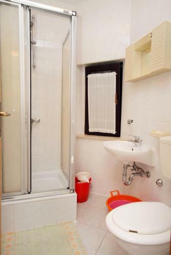 Apartments With A Parking Space Krk - 5327
