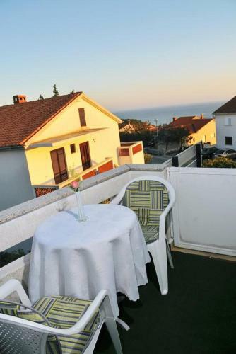 Apartments With A Parking Space Krk - 5327
