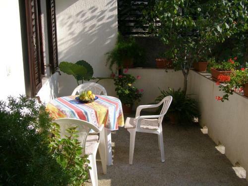 Apartments With A Parking Space Krk - 5327