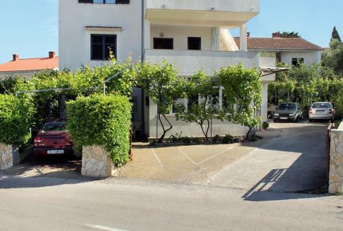Apartments With A Parking Space Krk - 5327