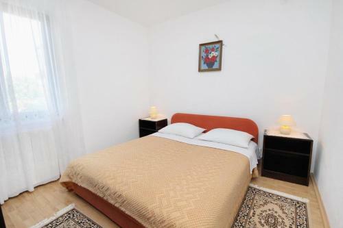 Apartments With A Parking Space Krk - 5327