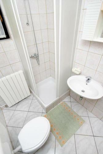 Apartments With A Parking Space Krk - 5327