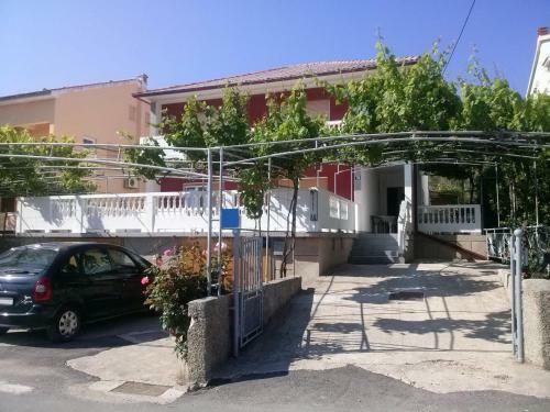 Apartment In Supetarska Draga 16063