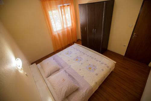 Apartment In Supetarska Draga 16063