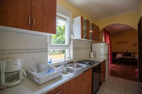 Apartment In Supetarska Draga 16063