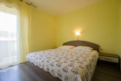 Apartment In Supetarska Draga 16063