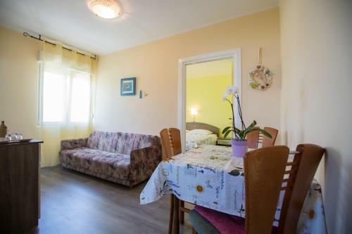 Apartment In Supetarska Draga 16063
