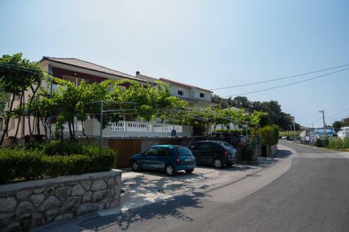 Apartment In Supetarska Draga 16063