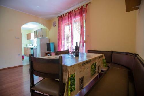 Apartment In Supetarska Draga 16063