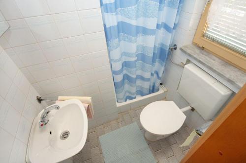 Hostal Apartments And Rooms With Parking Space Palit (rab) - 3195