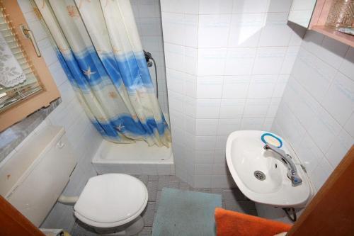 Hostal Apartments And Rooms With Parking Space Palit (rab) - 3195