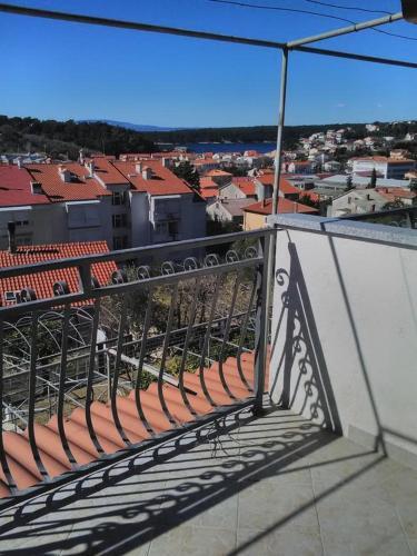 Hostal Apartments And Rooms With Parking Space Palit (rab) - 3195