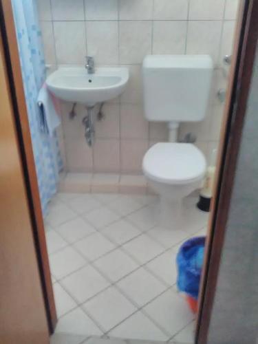 Hostal Apartments And Rooms With Parking Space Palit (rab) - 3195