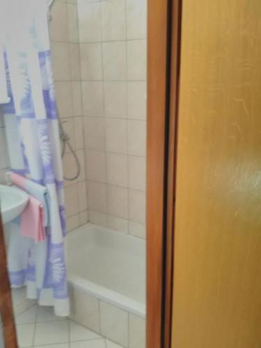 Hostal Apartments And Rooms With Parking Space Palit (rab) - 3195