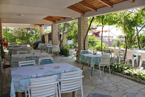 Hostal Apartments And Rooms With Parking Space Palit (rab) - 3195