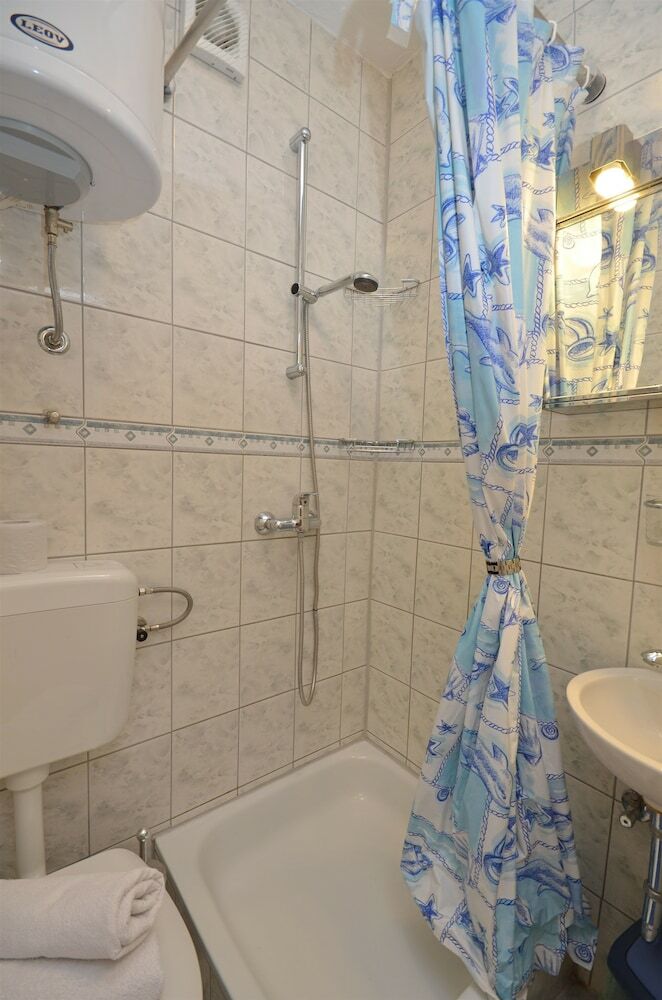 Hostal Apartments And Rooms Mladen
