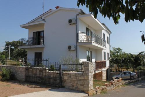 Apartments With A Swimming Pool Fiorini (novigrad) - 7047