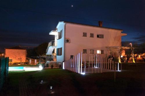 Apartments With A Swimming Pool Fiorini (novigrad) - 7047