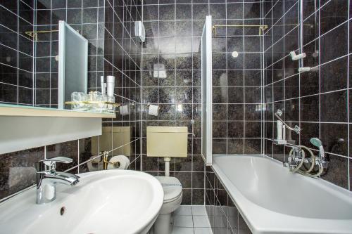 Hotel Bavaria - First Library Hotel
