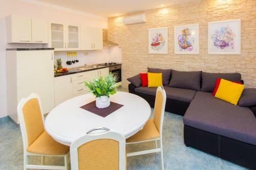 Aquarius Apartments