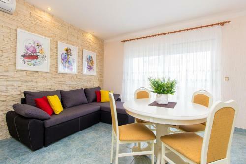 Aquarius Apartments