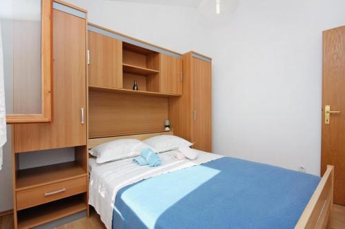 Apartments By The Sea Vodice - 5807