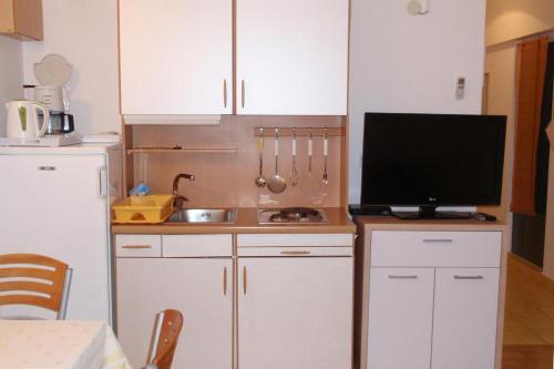 Apartments By The Sea Vodice - 5807